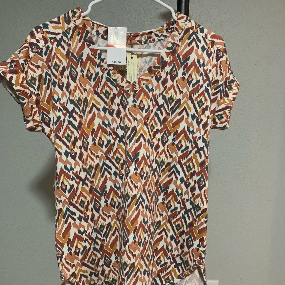 Cupio Short Sleeve Top with Multicolor Pattern